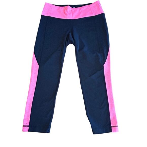 Athleta Splits Revelation Capri in Black/Coral Sizzle- Small - Picture 3 of 9